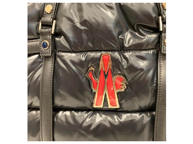 Moncler Schwarz gepolsterte und gesteppte Reisetasche aus Nylon - Ansicht 4