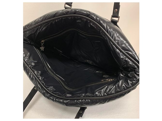 Moncler Schwarz gepolsterte und gesteppte Reisetasche aus Nylon - Ansicht 6