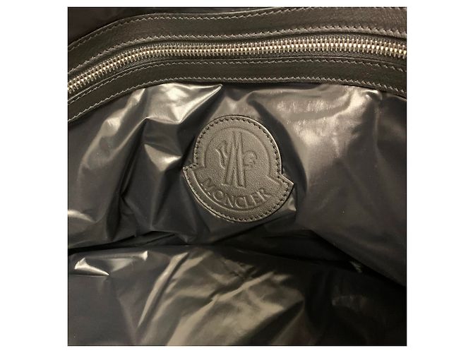 Moncler Schwarz gepolsterte und gesteppte Reisetasche aus Nylon - Ansicht 7