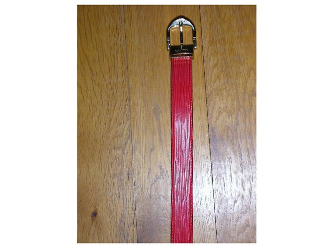 Louis Vuitton, bolso de mano epi rojo con cinturón. Roja - vista 3