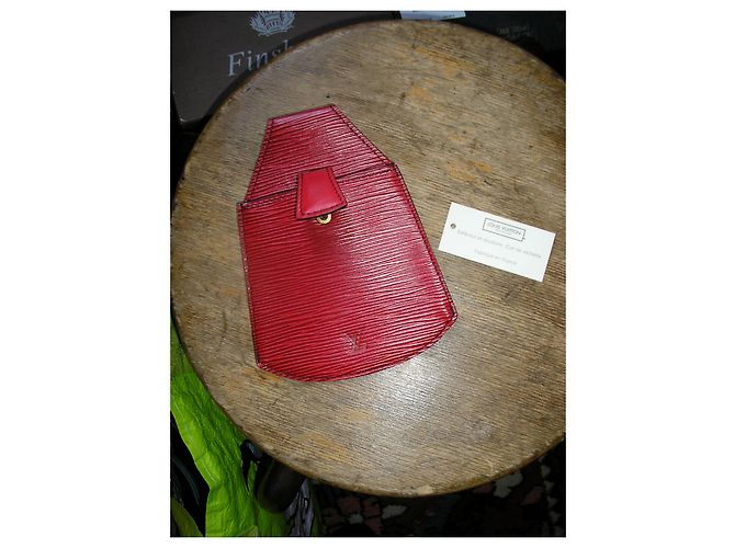 Louis Vuitton, bolso de mano epi rojo con cinturón. Roja - vista 4