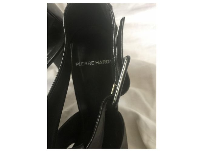 Saltos Pierre Hardy em couro preto com fivela - vista 7