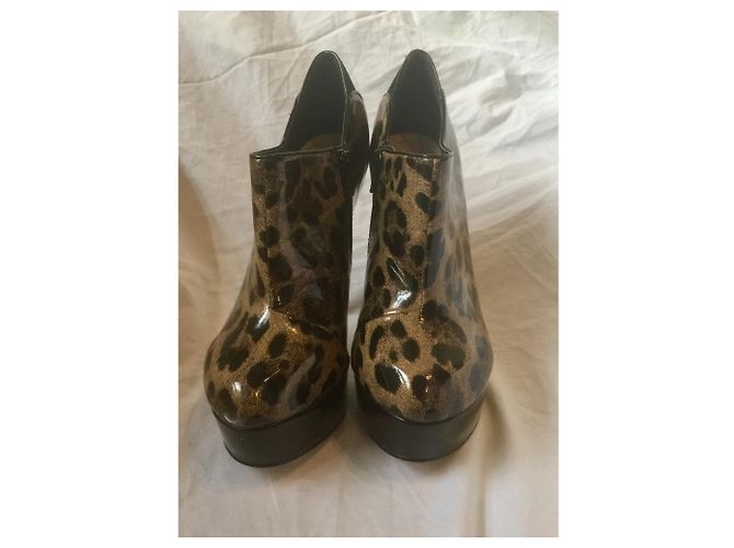 Kurt Geiger Botines con estampado de leopardo de alto brillo Negro - vista 6