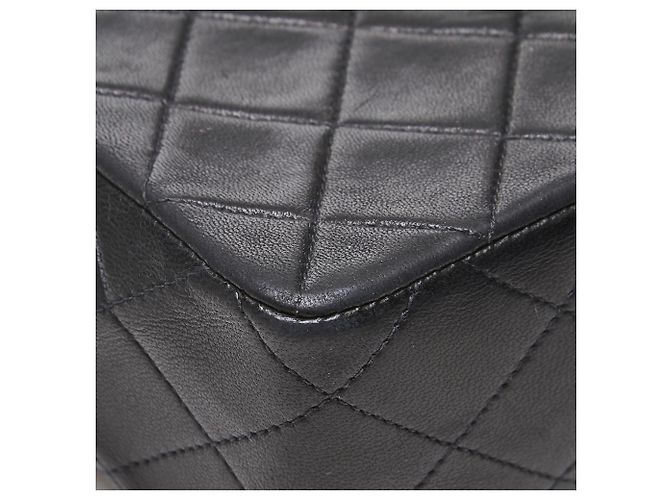 Mini Sac Chanel Noir Avec Camélia - Dimensions 14x16x8 Cm, Occasion En Bon état