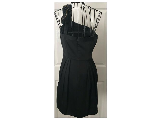 Bcbg Max Azria Schwarzes Satinkleid mit einer Schulter Golden - Ansicht 3