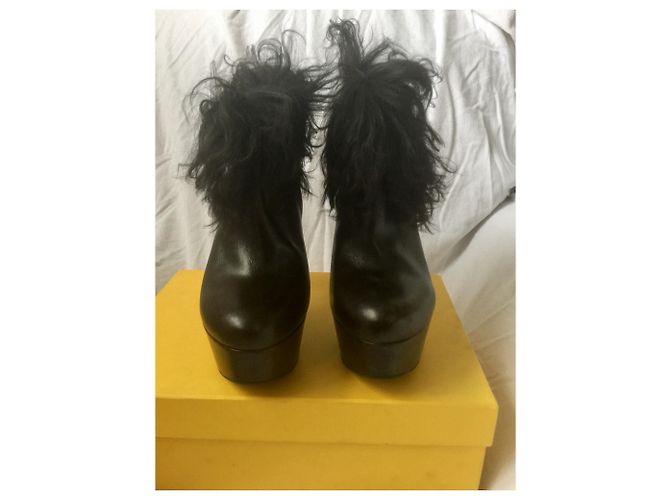 Fendi Botas con ribete de piel de cordero mongol Negro - vista 2