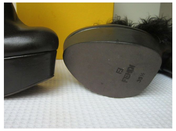 Fendi Botas con ribete de piel de cordero mongol Negro - vista 5