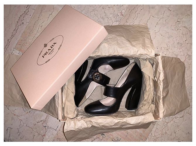 Prada Pumps aus schwarzem Leder 11.5cm Absatz - Ansicht 4