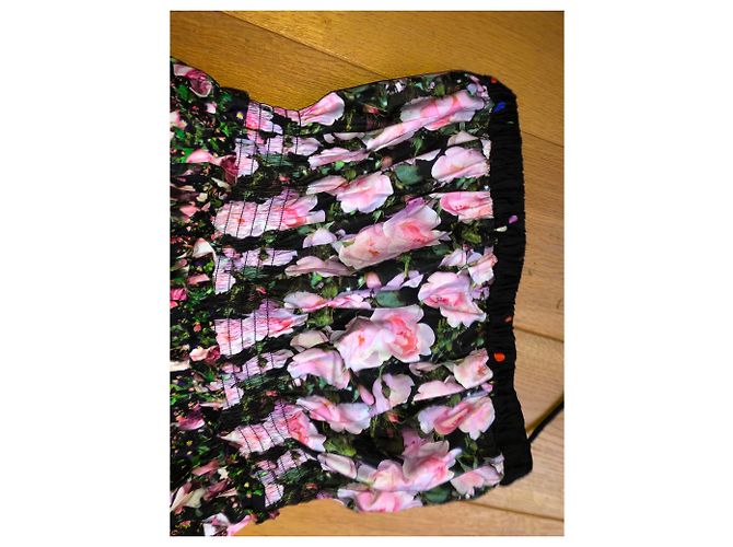 Givenchy Beautiful strapless dress, with marked size, surrounded by. Smocking, interior fully lined with a satin pattern Multiple colors - view 3
