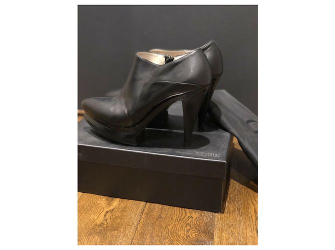 Botines de plataforma en cuero negro Gianfranco Ferré - vista 2