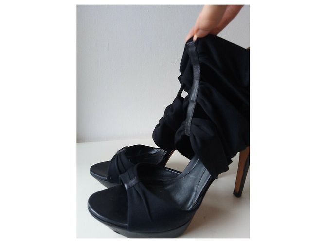 Fendi Stivaletti open toe con intagli Nero - vista 10