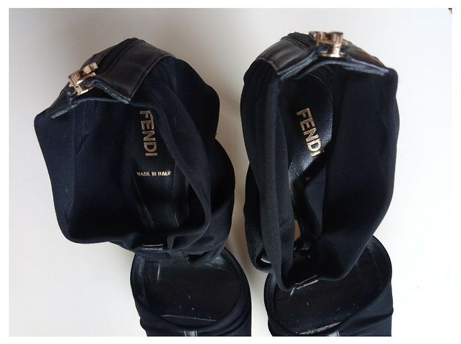 Fendi Stivaletti open toe con intagli Nero - vista 4
