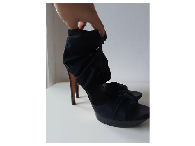 Fendi Stivaletti open toe con intagli Nero - vista 6