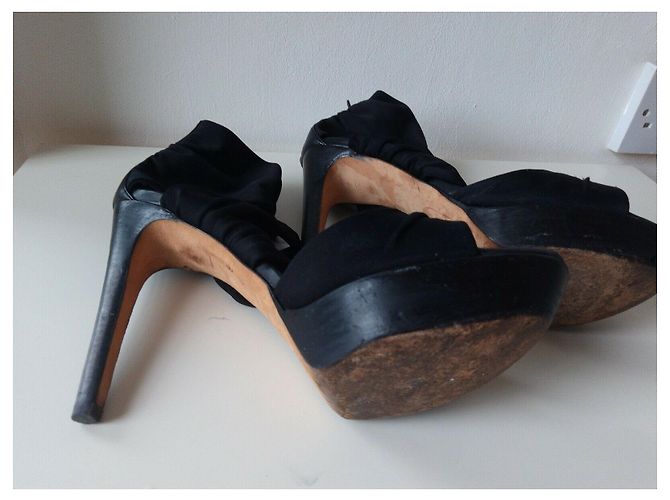 Fendi Stivaletti open toe con intagli Nero - vista 8