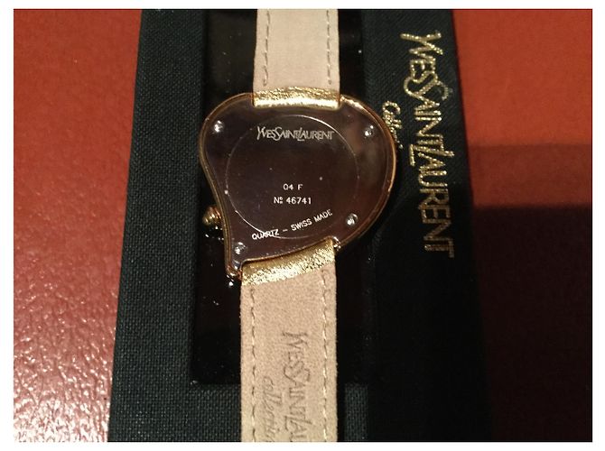 Yves Saint Laurent Cuore, numeri romani - vista 7