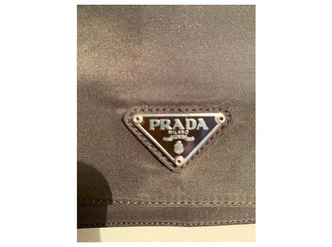 Etiquette Prada Borsa in tela marrone - vista 4