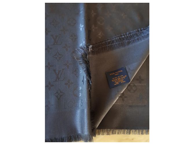 Louis Vuitton Monograma Challe Gris antracita - vista 2