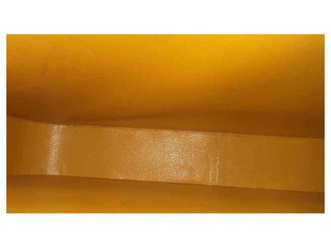 Victoria Borsa a mano Hermès in pelle martellata gialla Giallo - vista 3