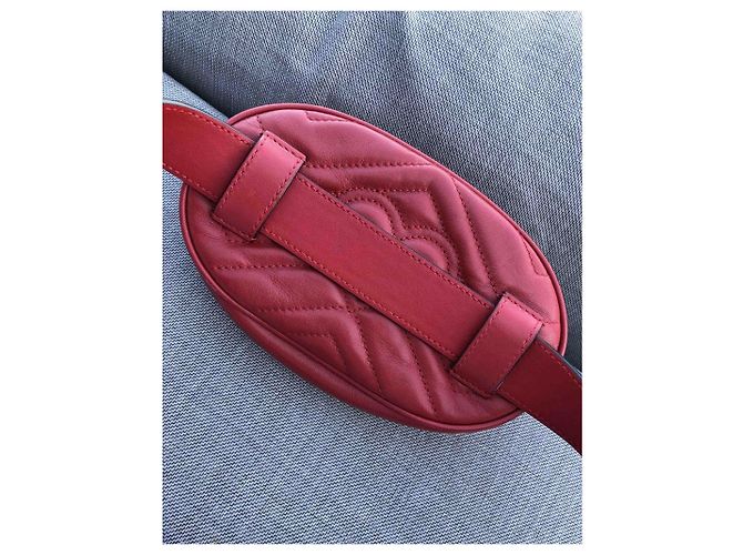 Riñonera Gucci Marmont de cuero roja - vista 2