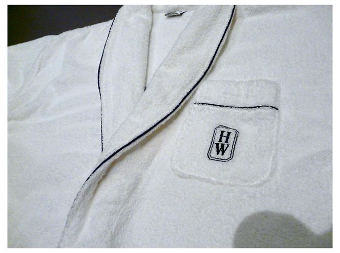 Autre Marque Harry Winston White Robe mit Kimono-Form und Schalkragen - Ansicht 5