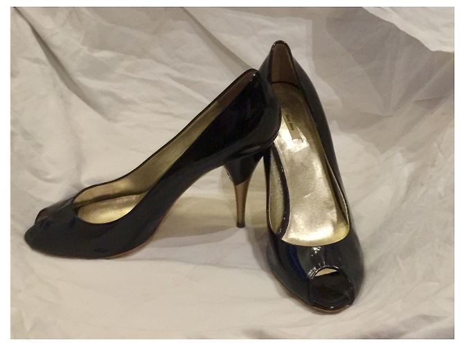 Miu Miu Peeptoes in vernice nera e oro Nero D'oro - vista 4