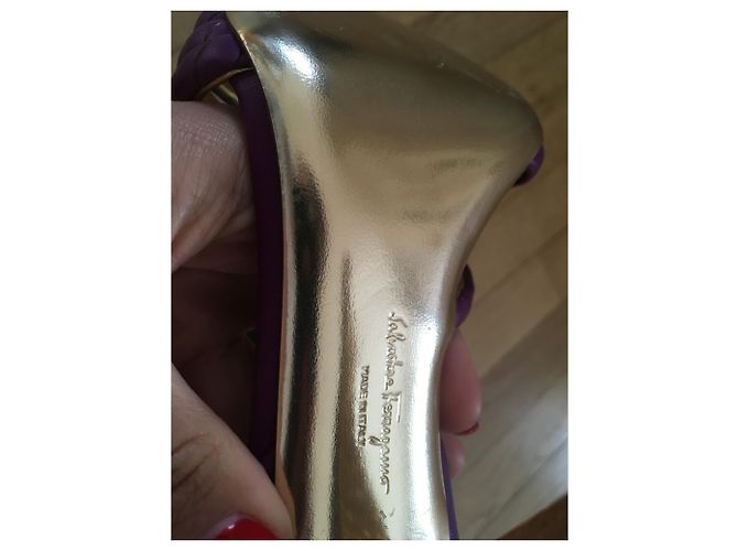 Sandali Salvatore Ferragamo D'oro Porpora - vista 7