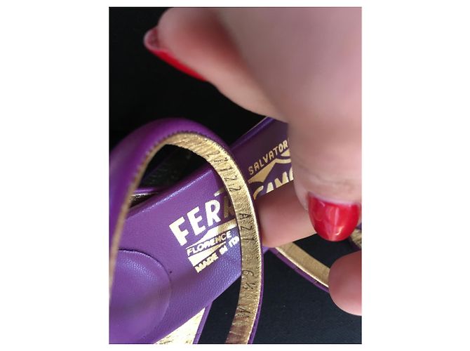Sandali Salvatore Ferragamo D'oro Porpora - vista 8