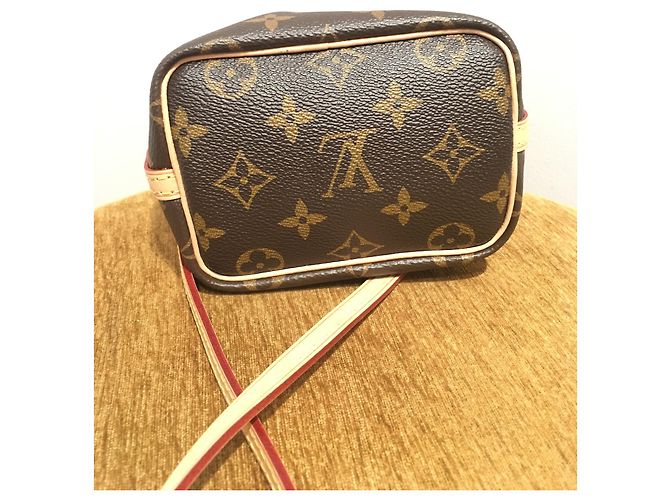 Louis Vuitton Nano Noah Castaño - vista 4