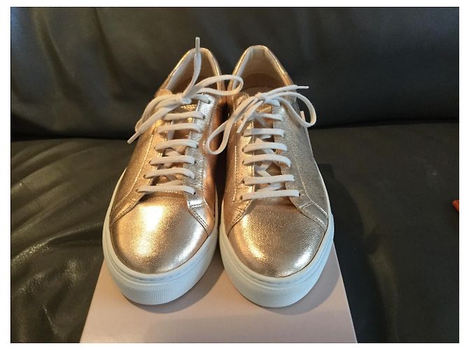 Autre Marque Baskets dorées en cuir - vue 2