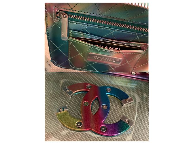 Chanel Piccola custodia in PVC verde con vernice arcobaleno - vista 8