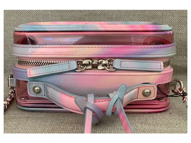 Vanity Chanel Kleine rosa PVC-Kosmetikkoffer mit Regenbogen-Lackleder Pink - Ansicht 5