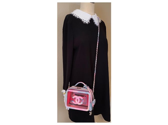 Vanity Chanel Kleine rosa PVC-Kosmetikkoffer mit Regenbogen-Lackleder Pink - Ansicht 9