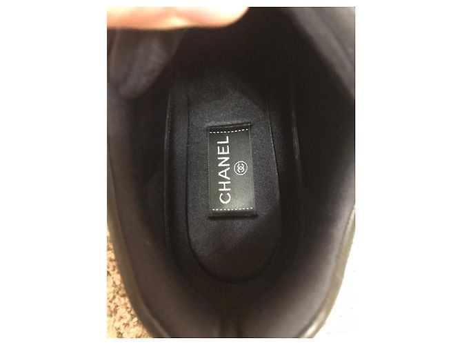 Sneaker Chanel CC in pelle scamosciata tripla nera Nero - vista 3