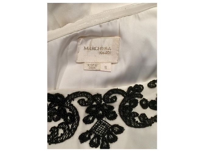 Marchesa Ein schulterfreies Kleid Weiß - Ansicht 9