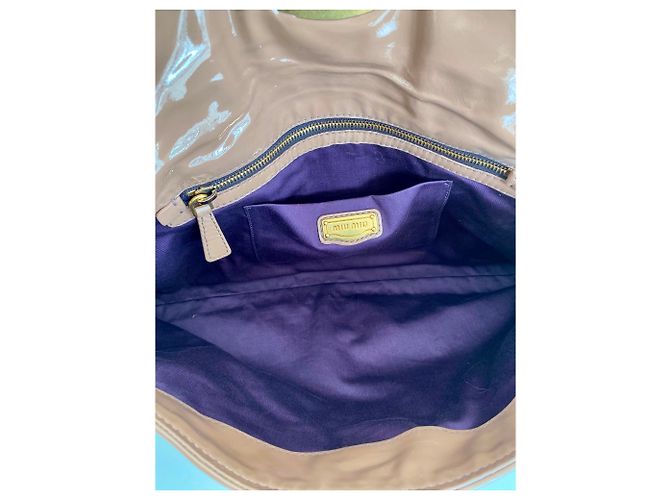 Pochette Miu Miu in vernice beige - vista 2