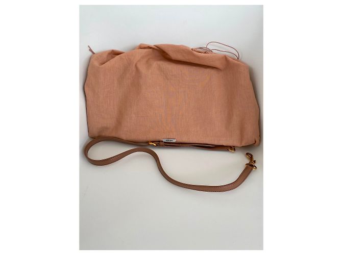 Pochette Miu Miu in vernice beige - vista 4
