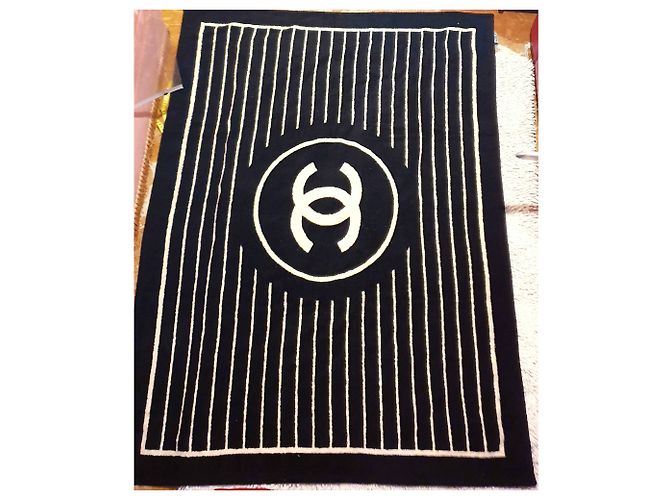 nova toalha Chanel Preto Bege - vista 3