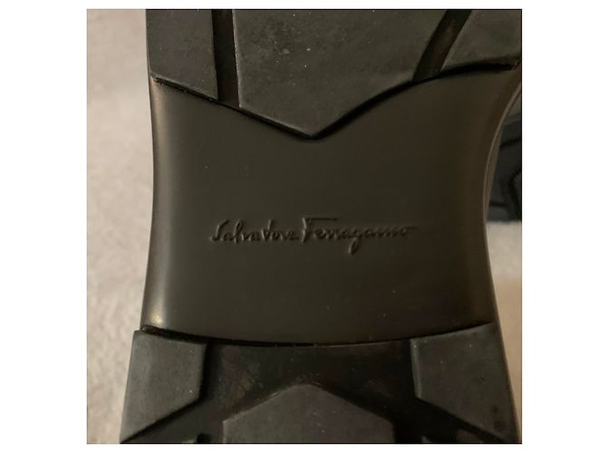 Salvatore Ferragamo Stivaletti in pelle bicolore - vista 9
