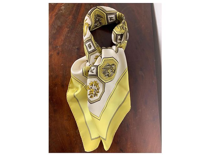 Foulard Hermès Carrelages in seta giallo 90x90 cm - vista 5