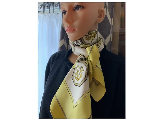 Foulard Hermès Carrelages in seta giallo 90x90 cm - vista 6