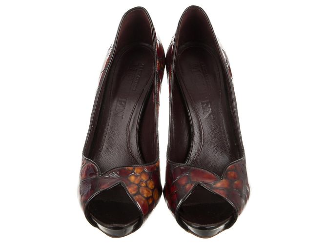 Alexander Mcqueen Tacchi a punta in rilievo Marrone Castagno - vista 4