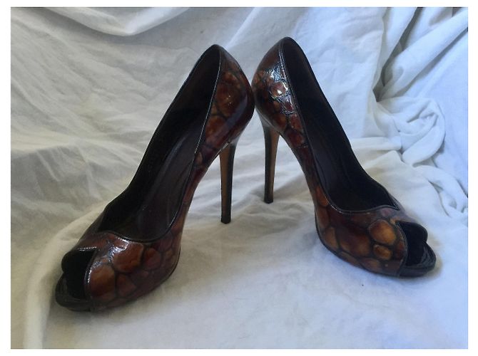 Alexander Mcqueen Tacchi a punta in rilievo Marrone Castagno - vista 9