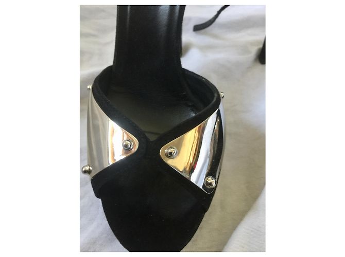 Gucci Metallgeprägte High Heels Schwarz Silber - Ansicht 8