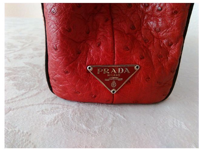 PRADA Rote Straußenschaum-Handtasche - Ansicht 3