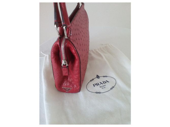 PRADA Rote Straußenschaum-Handtasche - Ansicht 4