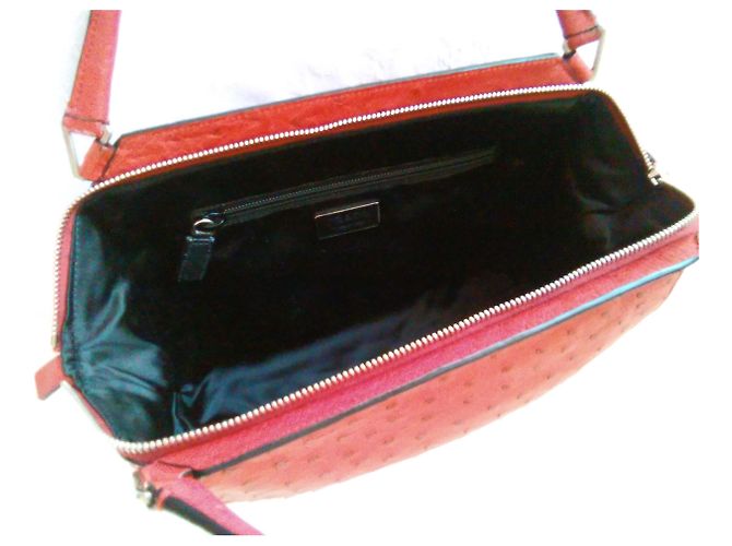 PRADA Rote Straußenschaum-Handtasche - Ansicht 6
