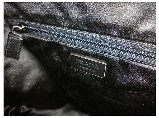 PRADA Rote Straußenschaum-Handtasche - Ansicht 7