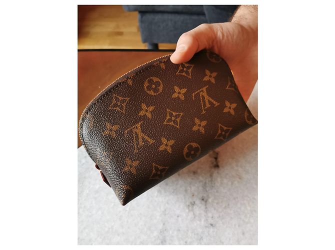 Pochette cosmetica Louis Vuitton PM Marrone - vista 4