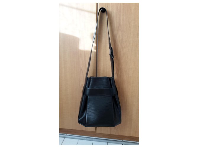 Louis Vuitton Twist Bucket Nero - vista 3