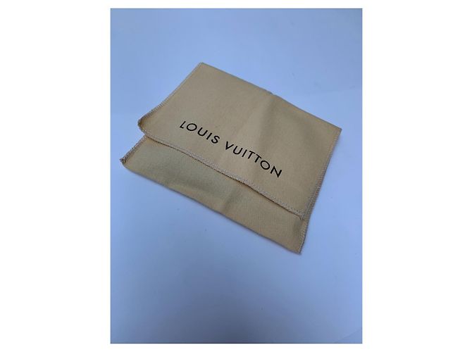 Louis Vuitton, Classic monogram wallet. Chic and useful gift - view 5